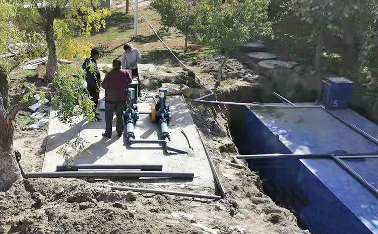 新疆阿克蘇地區污水處理項目設備安裝現場(圖2)