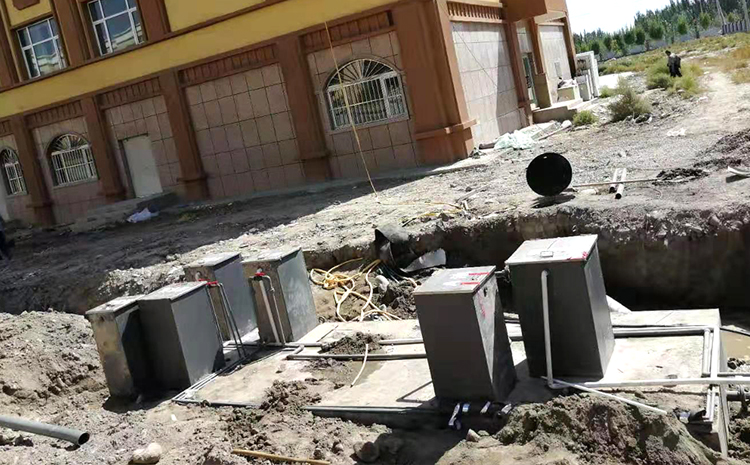 新疆阿克陶地區AO一體化污水處理設備安裝現場圖(圖3)