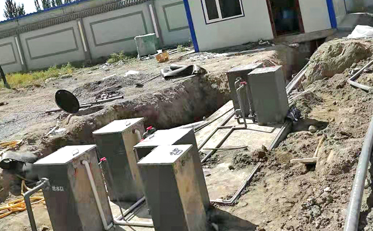 新疆阿克陶地區AO一體化污水處理設備安裝現場圖(圖4)